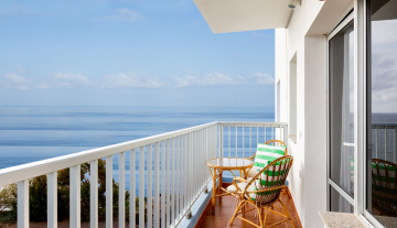 Modern beachfront apartment in Bajamar  